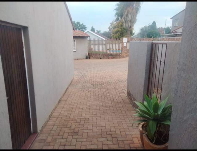 2 BEDROOM TOWNHOUSE FOR SALE IN SUNDOWNER